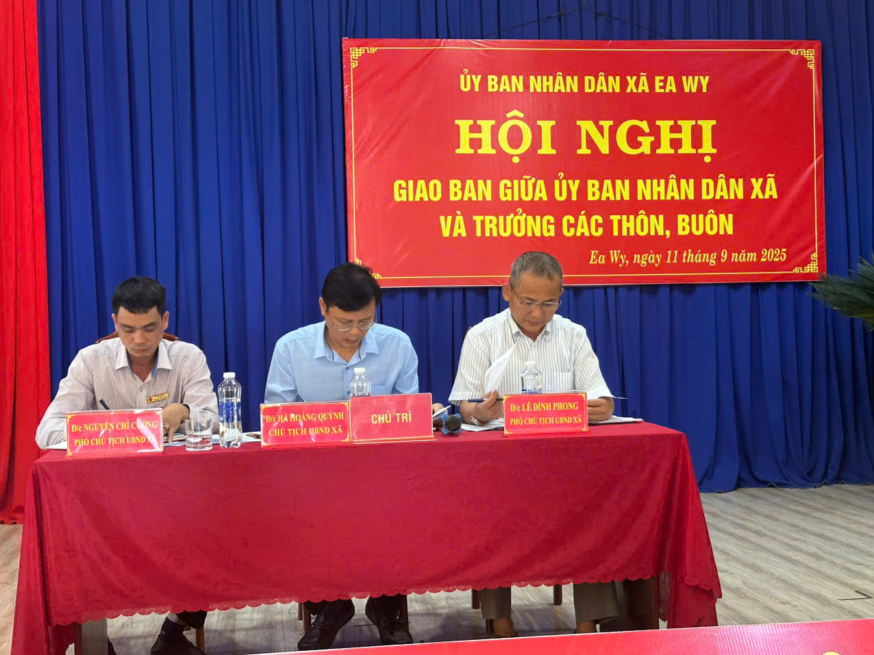 Hội nghị giao ban giữa UBND xã và Trưởng các thôn, buôn tháng 8 năm 2025